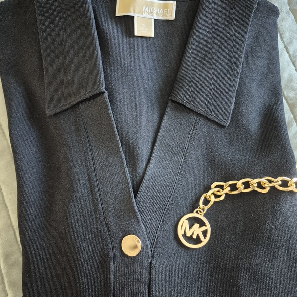 MICHAEL KORS Long Dress, Snap Front, V Neck, 2 Front Pockets, MK Gold Chain Belt - Picture 6 of 6